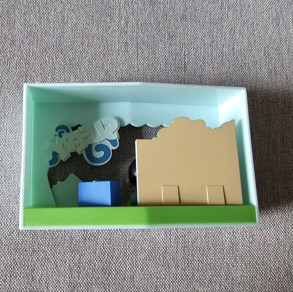 POPMART Crayon Shinchan Life Theatre Stay in Bed Scene Set (No Box) - Picture 2 of 2